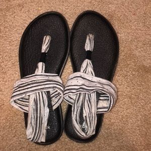 Sanuk- Black and white shoes